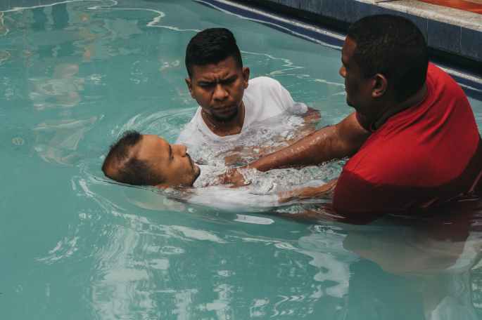 Baptême, doop, onderdompeling, l'immersion totale dans l'eau