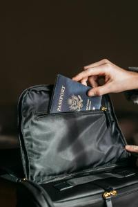 passport in bag - paspoort intas